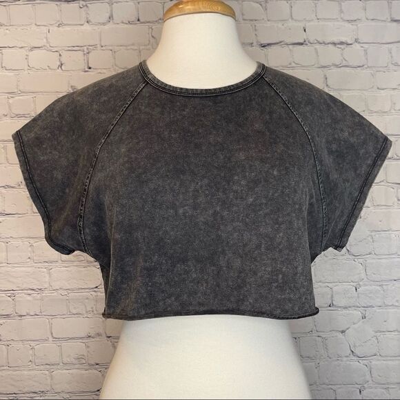 Le Lis Tops - Le Lis Crop Top